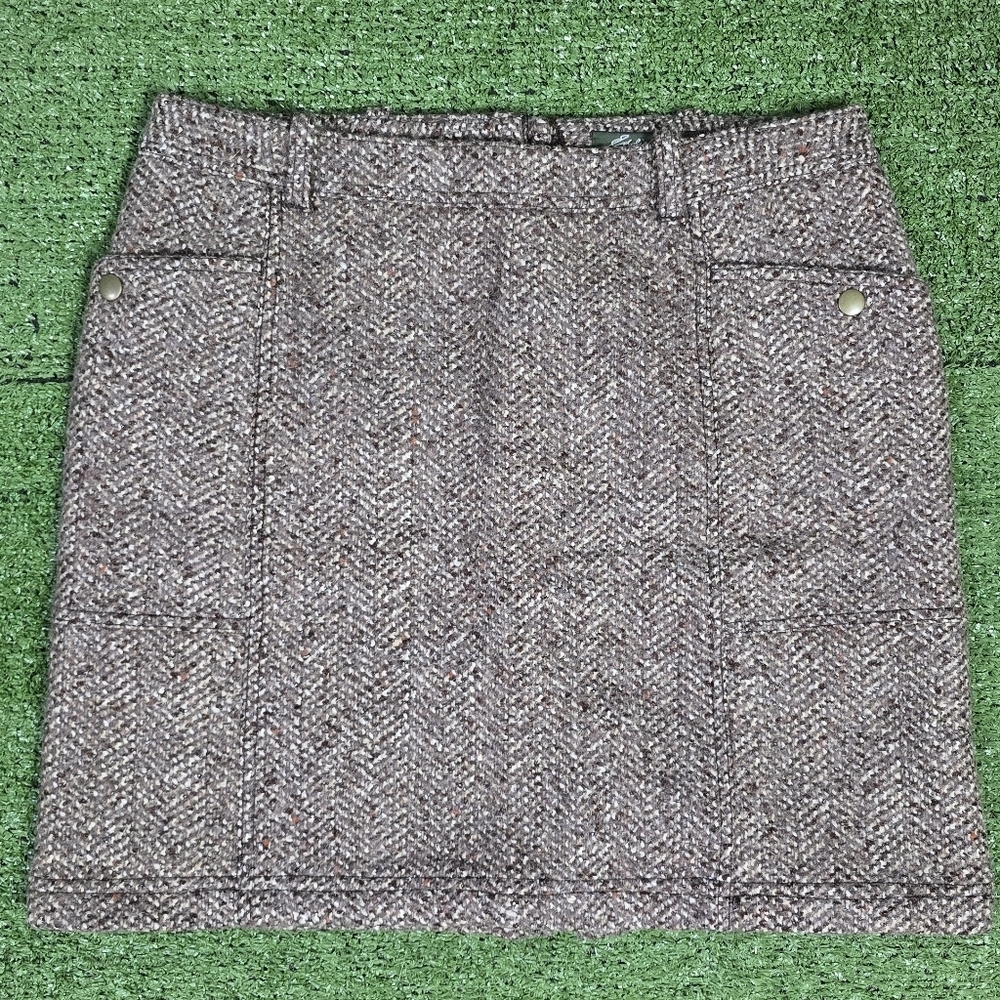 EDDIE BAUER | 48% WOOL BLEND CHEVRON WOVEN MINI SKIRT w\ BUTTONED SIDE POCKETS - Picture 2 of 15
